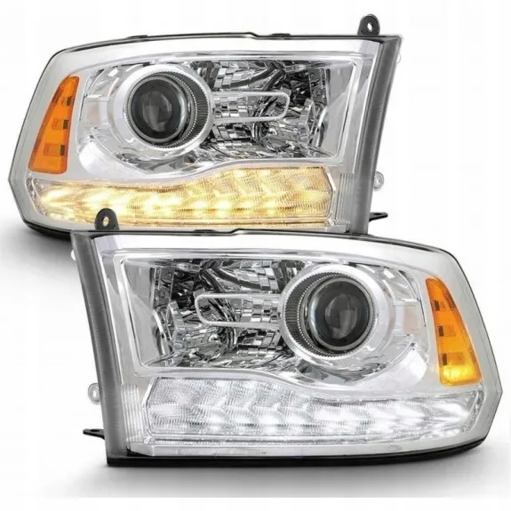 DODGE RAM 2013– evropské světlomety, pravý a levý, chromované, s čočkou a bílými LED pro denní svícení
